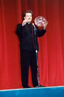 Eddy Wade performing the Needle thru Balloon effect